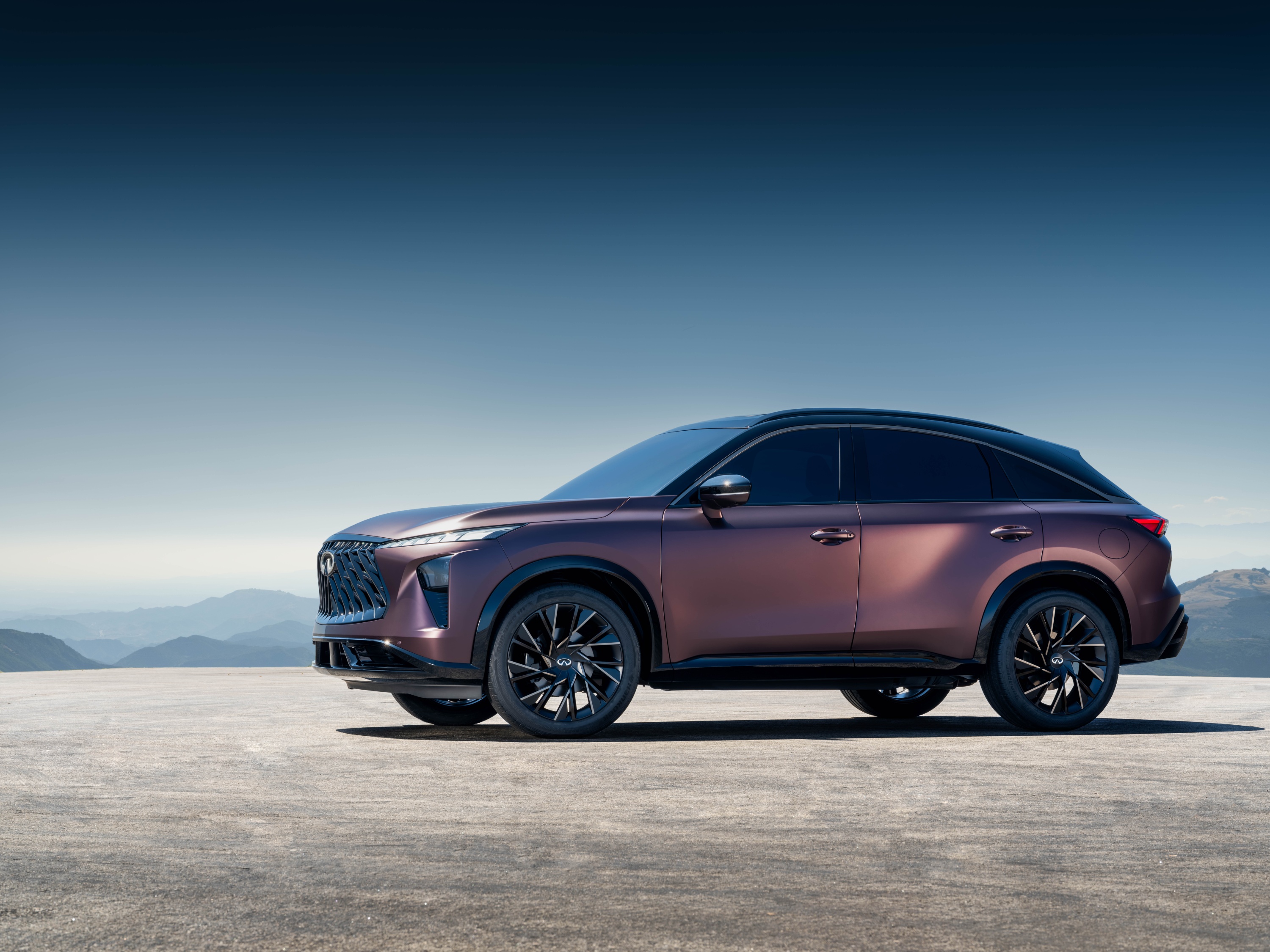承襲 FX 轎跑旅的精神，Infiniti QX65 Monograph 圓石灘車展亮相、2026年量產 - CarStuff 人車事